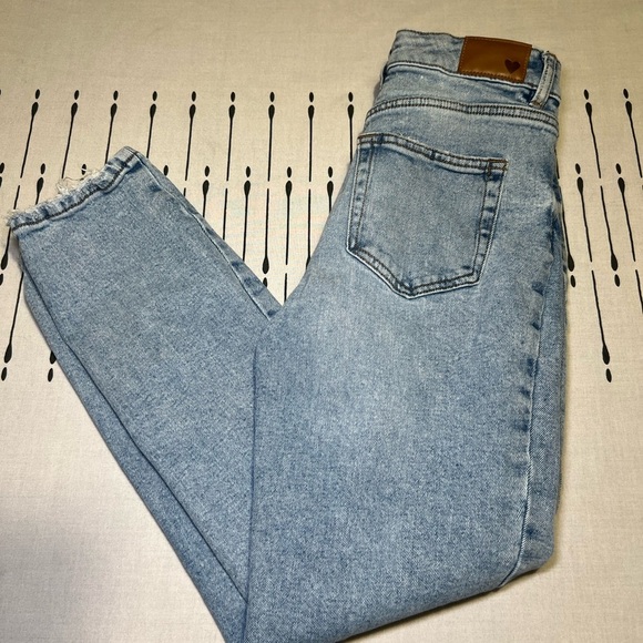 Joe Fresh X Jillian Harris High rise, straight jeans.  Size 25. - Picture 1 of 11